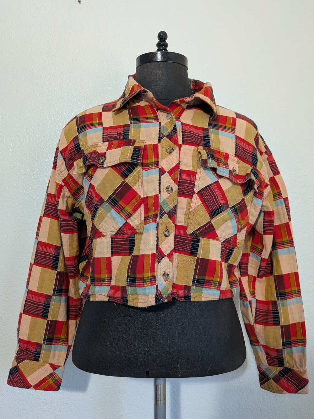 Gilded Intent for Buckle Red, Beige Paid Patchwork Flannel Crop Top Size Large